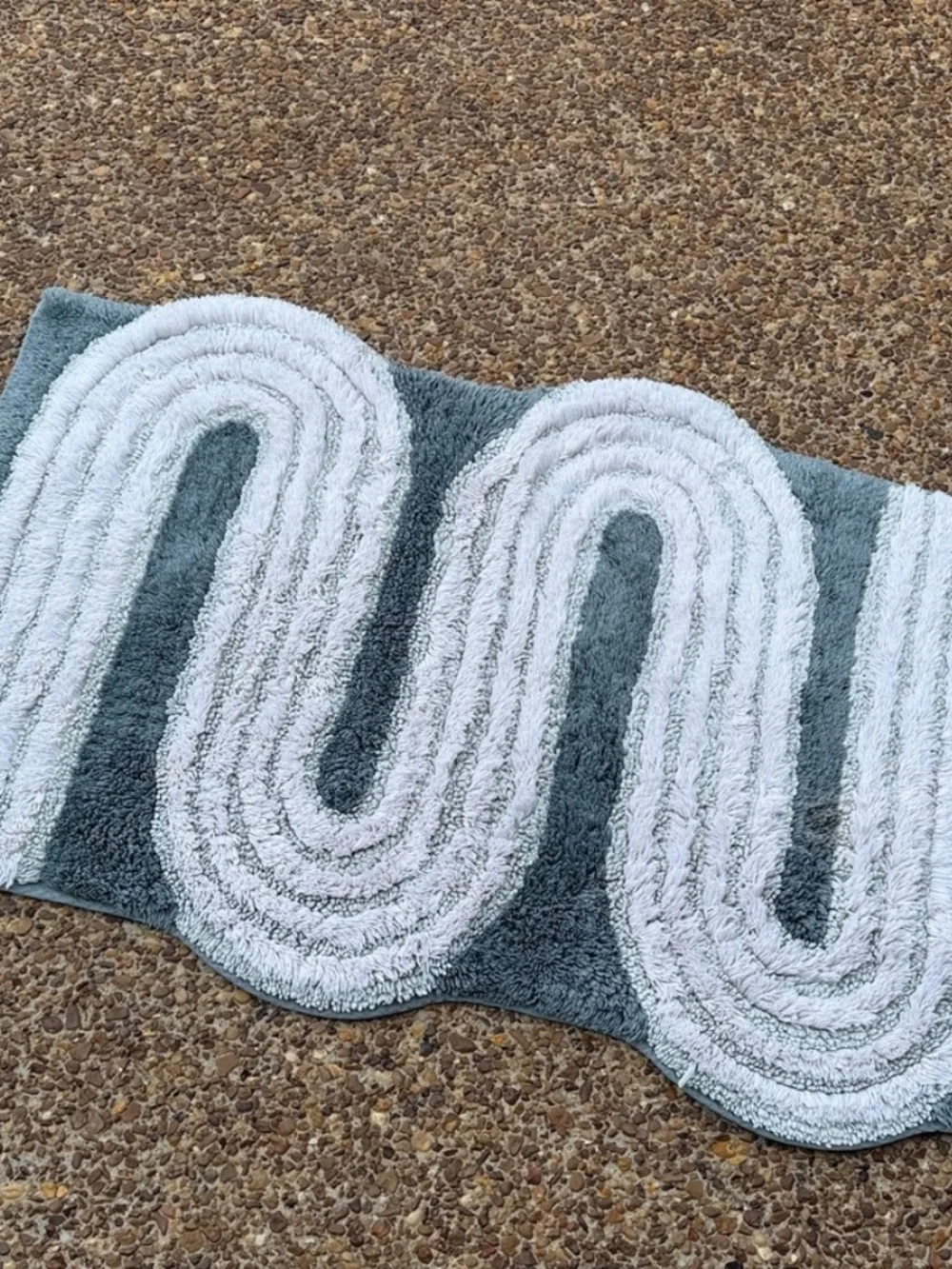 WEST ELM SWOOSH Gray and White Wave-Pattern Bath Mat